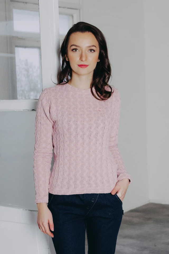 Kačka má na sobě při své výšce 170 cm velikost XS.