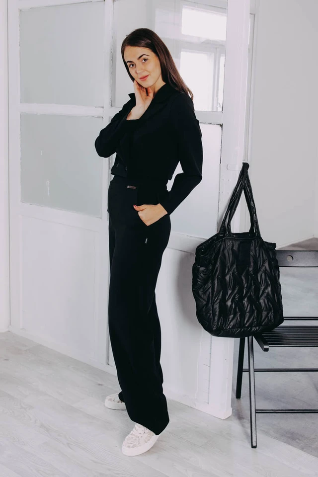 Káťa má na sobě při své výšce 170 cm velikost XS.