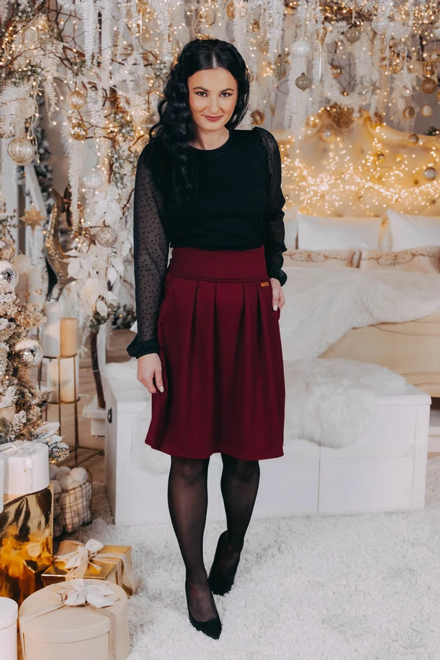 Monča má na sobě při své výšce 160 cm velikost XS.