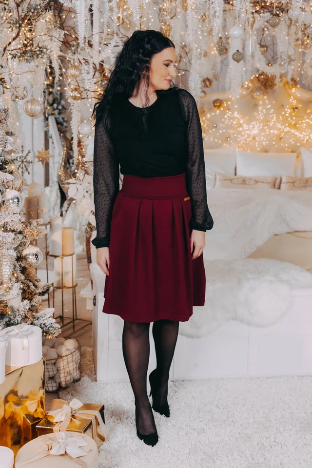 Monča má na sobě při své výšce 160 cm velikost XS.