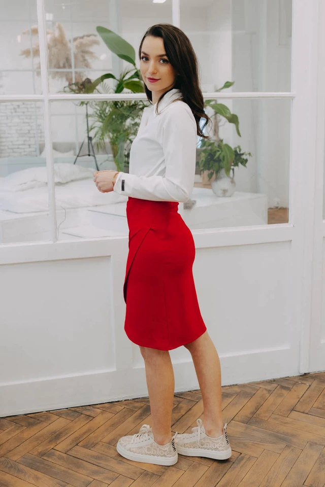 Kačka má na sobě při své výšce 170 cm velikost XS.