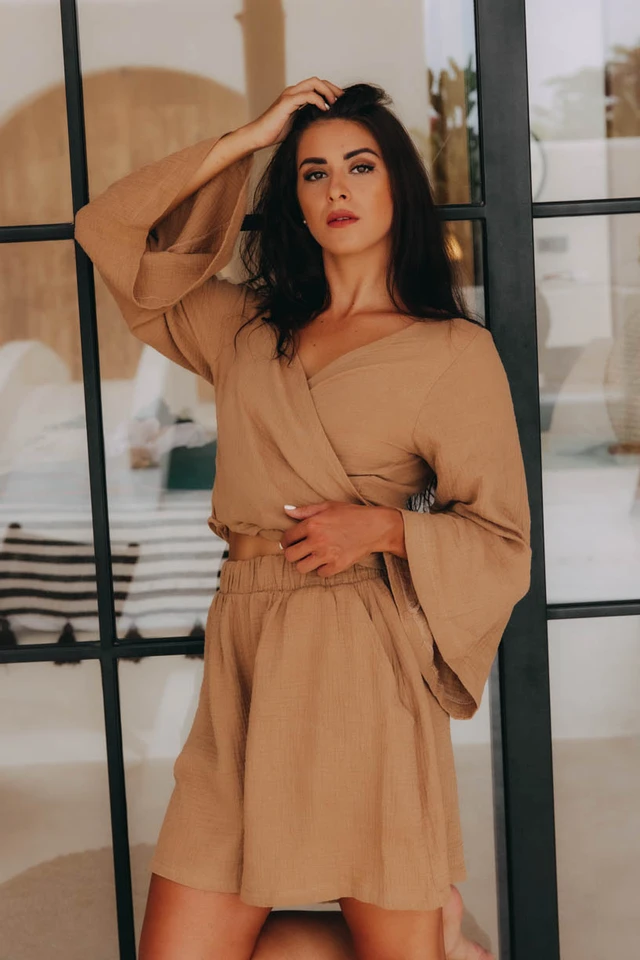 Verča má na sobě při své výšce 164 cm velikost XS.