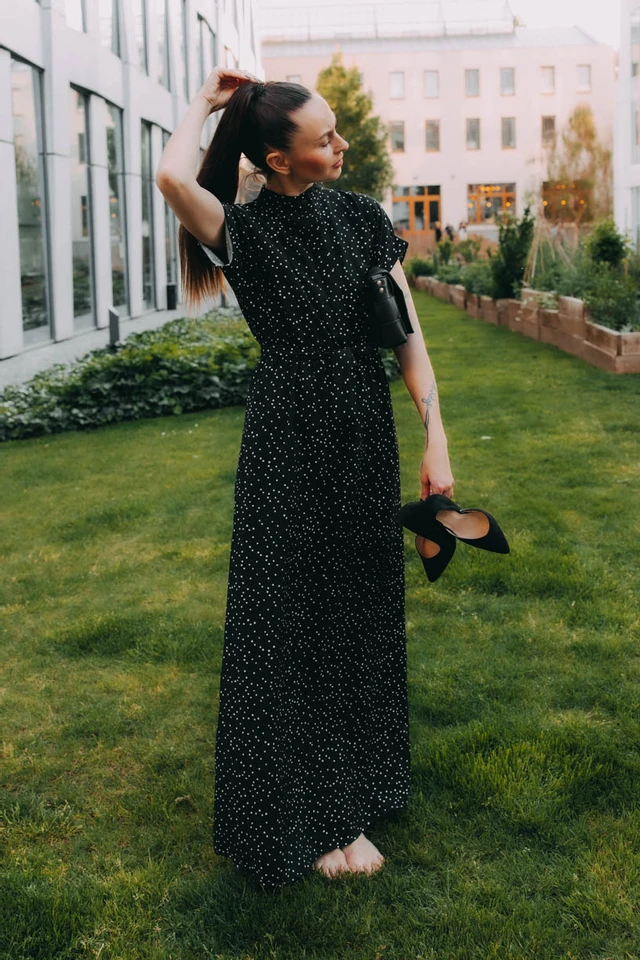 Ivana má na sobě při své výšce 178 cm velikost XS.