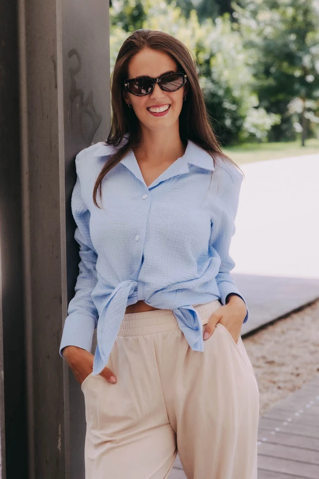 Káťa má na sobě při své výšce 170 cm velikost XS.