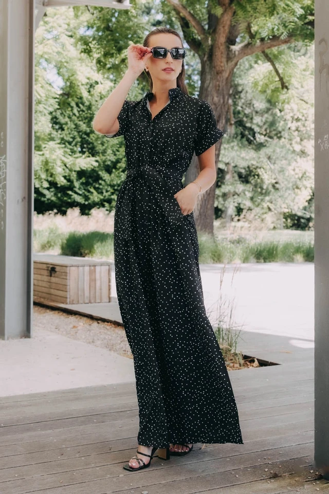 Kačka má na sobě při své výšce 170 cm velikost XS.
