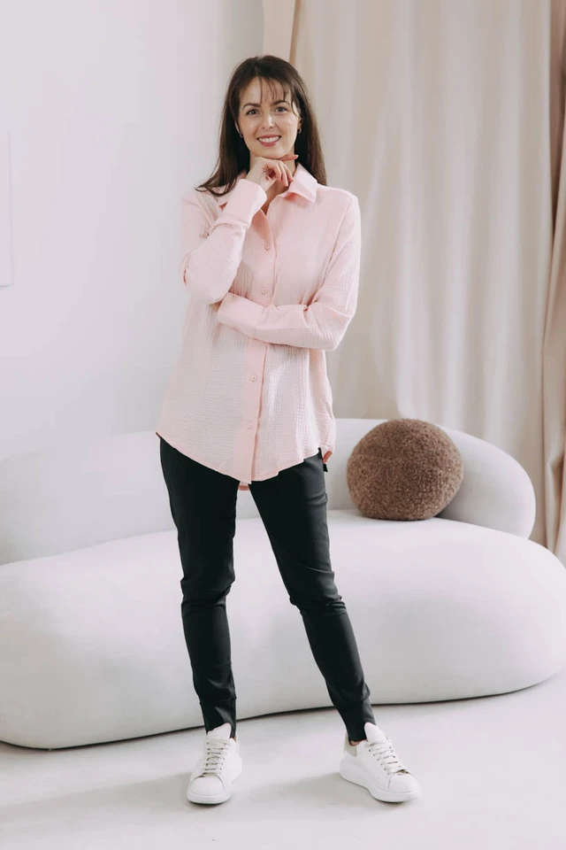 Káťa má na sobě při své výšce 170 cm velikost XS.
