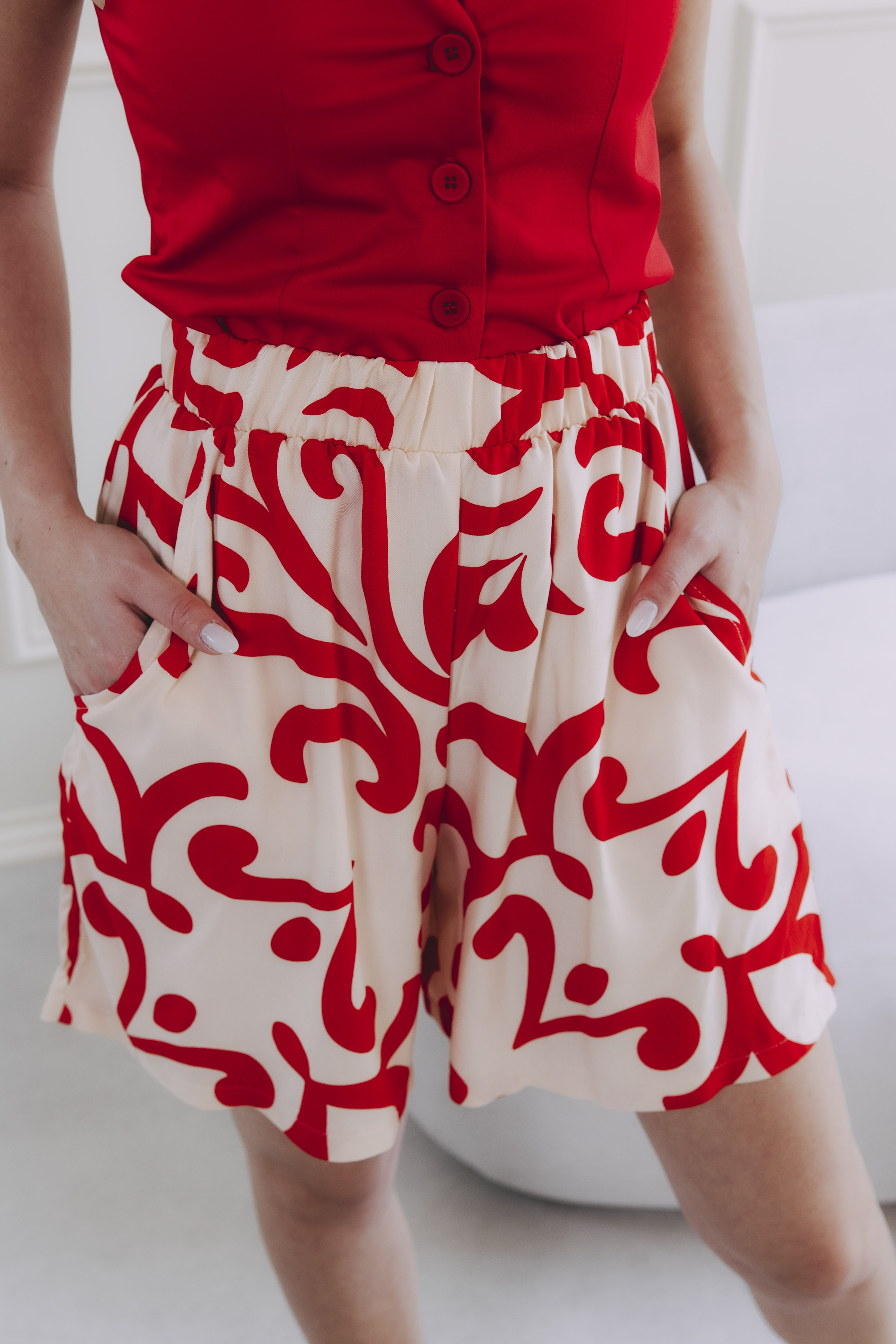 Kraťasy Akosua Red Abstract